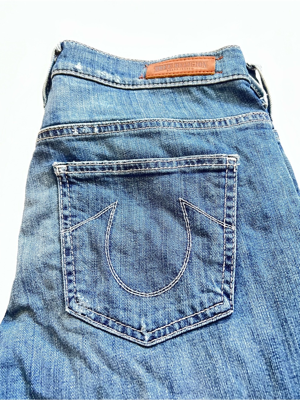GUC True Religion Blue Denim Jeans with a distressed design  SZ-26